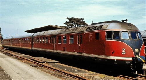 BR_608_612_VT_08.5-12.5-Bahnhof_Bad_Oldesloe_1979.jpg