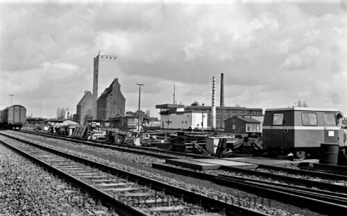 Draisie_Silos_Raiffeisen_Gleise_DB_Bahnhof_Bad_Oldesloe_1977_Reinhard_Marfels.jpg