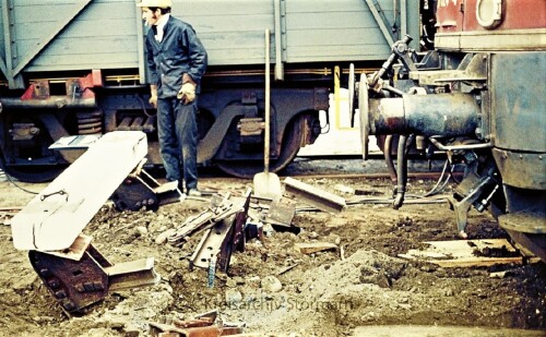 Entgleisung_Aufgleisung_V_200_BR_220_Bahnhof_-Bad_Oldesloe_Prellbock_uberfahren_1974-7.jpg