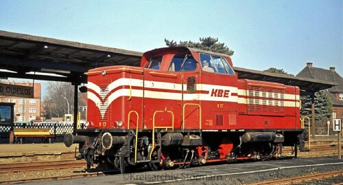 KBE_V_17_Bahnhof_Bad_Oldesloe_1979_MAK_D_Rangierlok_Stangenantrieb.jpg