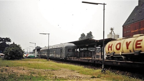 LBE_Doppelstockwagen_Dosto_LBE_Bahnhof_Bad_Oldesloe_1979-2.jpg