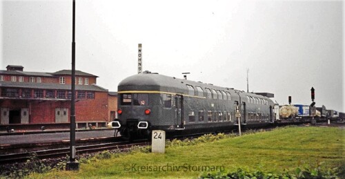 LBE_Doppelstockwagen_Dosto_LBE_Bahnhof_Bad_Oldesloe_1979-3.jpg