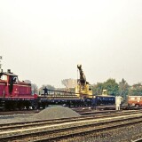 Schienenrehkran_BR_260_Bauzug_Bahnhof_Bad_Oldesloe_1976_Gleisvorfeld
