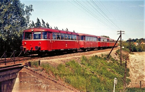 Scjienenbus_BR_798_DB_Bahnhof_Bad_Oldesloe_1977.jpg