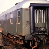 Soltau_Bahnof_1975_BR_265_V_65_Gepackwagen_chromoxydgrun