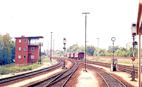 Soltau_Bahnof_1975_Gleisvorfeld_Stellwerk.jpg