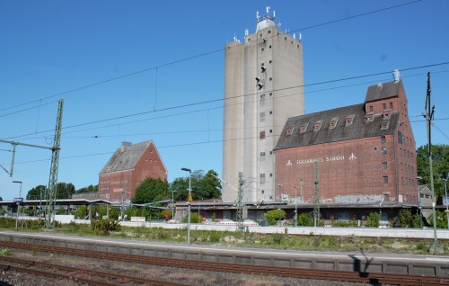 2023_06_Bad_Oldesloe_Bahnhof_ZOB-9.jpg