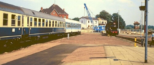 Bahnhof_Bad_Oldesloe_Ausstellung_DB_Verkehrsausstellung_1988BR_212_326_BR_261_077_Avm_Bpmz_UIC_neue_Produktfarben.jpg
