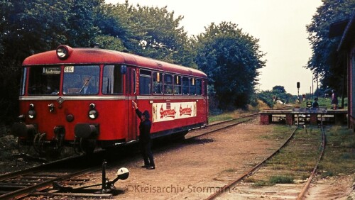 Blumenau_Bahnhof_Bahnstation_1973_letzer_Personenzug_Bad_Oldesloe_Elmshorn_EBOE_Schienenbus_BR_798-8.jpg