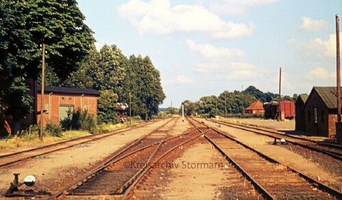 Bahnhof_Barmstedt_1973_BR_998_Beiwagen_Schienenbus_Doornkaat_Bad_Oldesloe_Elmshorn_EBOE-1.jpg