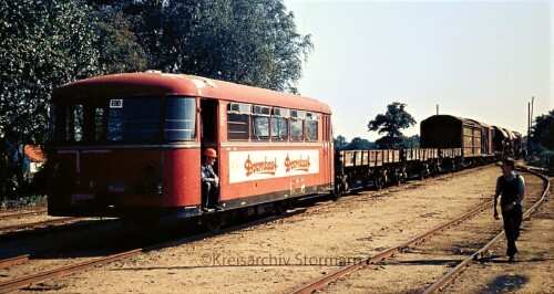 Bahnhof_Barmstedt_1973_BR_998_Beiwagen_Schienenbus_Doornkaat_Bad_Oldesloe_Elmshorn_EBOE-3.jpg