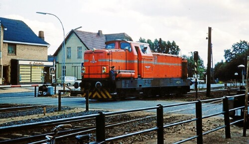 Deutz_V3.023-AKN_Henstedt-Ulzburg_Bahnhof_1966_rangieren-1.jpg