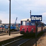 Henstedt-Ulzburg_Bahnhof_1966_MAN_Schienenbus_AKN_Bahnsteig-1
