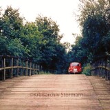 Henstedt_Wohldorf_Bahnhof_-1973_VW_Kafer_1302_rot