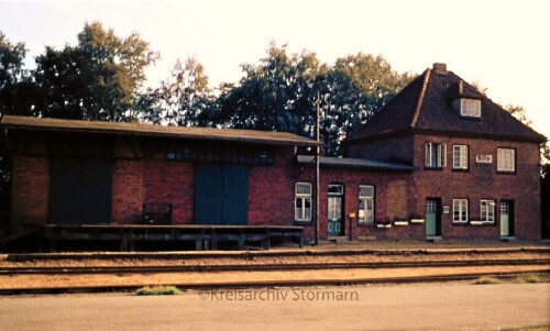 Nahe_Bahnhof_1973_Guterschuppen_Empfangsgebaude-6.jpg
