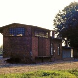 Sulfeld_Bahnhof_1973_Haltestelle_Guterschuppen_Empfangsgebaude_Nebenstrecke_Gleise-3