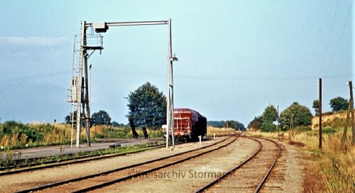 Sulfeld_Bahnhof_1973_Haltestelle_Verladekran_Guterwage_Weiche_Nebenstrecke.jpg