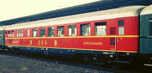 BR_41_360_Cuxhafen_1988_Nostalgiezug_Sonderzug_historischer_Zug__DSG_Speisewagen_Schurzenwagen.jpg