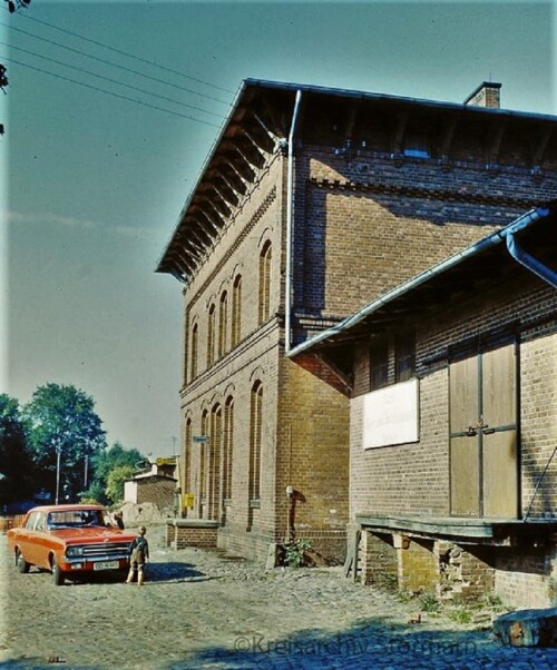 Bahnhof_Hollenbek_1970_-Kaiserbahn_Empfang_Guterschuppen-0.jpg