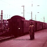 BR_110_E_10_Vorortzug_preusische_Umbauwagen_Hannover_1966_a-2