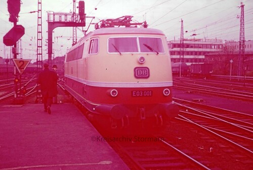 E_03_001_BR_103_1966_Hannover_Hauutbahnhof.jpg