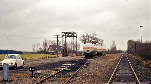 Bahnhof_Schmilau_1980_Waggon_Guterwaggon_tank_Ol_Kaiserbahn.jpg