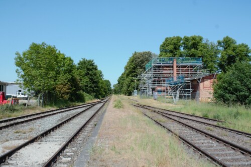 Bahnhof_Zarrentin_Zarentin_20230605_Gleise_Gleisvorfeld_Nebenbahn_Gudower_Land-3.jpg