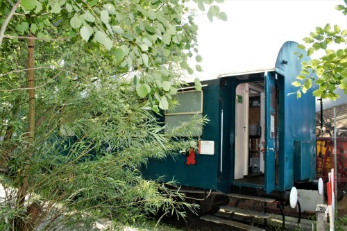 DB_Bauwagen_blauturkis_Umbauwagen_preusische_Erlebnisbahn_Ratzeburg_Schmilau_Bahnhof_2023-7.jpg