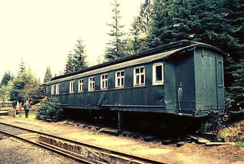KPEV_C4u-Altenau_Bahnhof_BR_044_534_letzte-Fahrt_Strecke_Stillllegung_1976_Altbauwagen_Gartenhaus-2.jpg