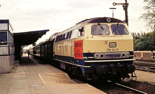 BR_218_124_Rheingold_Zug_Express_Sonderzug_Bahnhof_Bad_Segeberg_1977-1.jpg