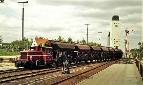 BR_333_Kof_3_Bahnhof_Bad_Segeberg_1977_Rangieren.jpg