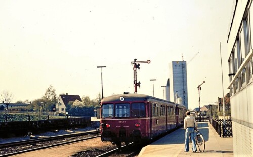 BR_515_ETA_815_Bahnhof_Bad_Segeberg_1976.jpg