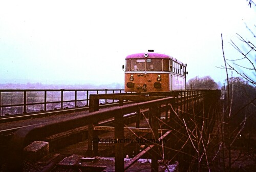 Berkenthin_1970_Ratzeburg_Eisenbahnbrucke_Schienenbus_VT_98_BR_798.jpg
