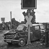 Opel_Kadett_Caravan_Unfall_mit_Zug_am_unbeschrankten_Bahn_Poggenssee-1972-Verkehrsunfa