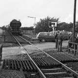 Opel_Kadett_Caravan_Unfall_mit_Zug_am_unbeschrankten_Bahn_Poggenssee-1972-Verkehrsunfall-1