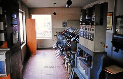 1979_Fahrenkrug_Bahnhof_Stellwerk_Fahrstrasen_Scahlter.jpg