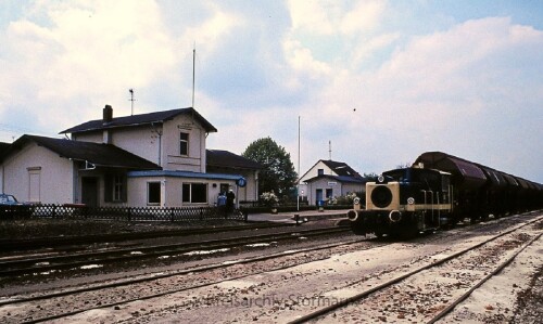 Wahlstedt_Fahrenkrug_Bahnhof_1979_Rangierarbeiten_BR_323_Kof_III-2.jpg