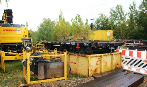 DB_Bagger_Schiene_Schienenbagger_Schwarzenbek_Bahnhof_Tausch_Weichen_Bauzug_2024_Okt_Streckenerneuerung-4.jpg