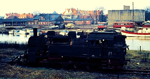 Bahnhof_Emden_BR_094_640_1975.jpg