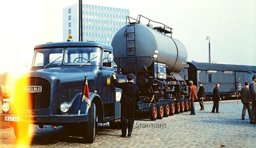 Kaelble_DB_Schwertransport_Zug_Zustellung_Hamburg_Wandsbek_GbF_Guterbahnhof_Fahrzeugschau_DB_Deutsche_Bundesbahn.jpg