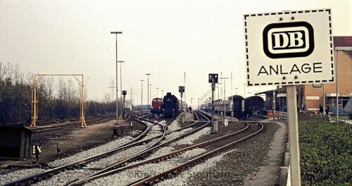 Norddeich_Hbf_BR_012_BR_12_1975_BahnsteigNorddeich-5.jpg