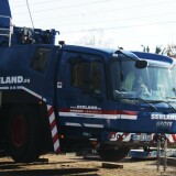 Grove_Schwerlastkran_Teleskopkran_Seeland_Ham_Schwarzenbek_Bahnhof_Modernisierung_2024_Bahnsteigdach-4