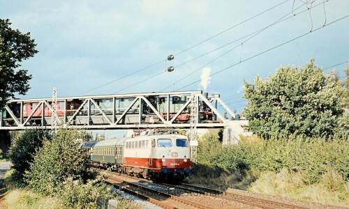BR_110_rot_TEE_BR_112_E_10.3-Bohmte_Bahnhof_1980.jpg