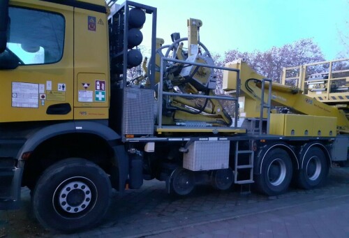 Mercedes_LKW_Zwei_Wege_Fahrzeug_Oberleitung_Montage_Schwarzenbek_Bahnhof_Modernisierung_2024_a (19)