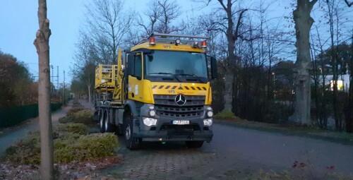 Mercedes_LKW_Zwei_Wege_Fahrzeug_Oberleitung_Montage_Schwarzenbek_Bahnhof_Modernisierung_2024_a-9b.jpg