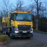 Mercedes_LKW_Zwei_Wege_Fahrzeug_Oberleitung_Montage_Schwarzenbek_Bahnhof_Modernisierung_2024_a-9b