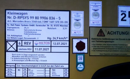 Mercedes LKW Zwei Wege Fahrzeug Oberleitung Montage Schwarzenbek Bahnhof Modernisierung 2024 b (2)