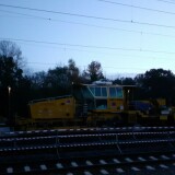 Bauzug_Gleisreinigung_SSP_110_SW_SchotterReinigung_Schwarzenbek_Bahnhof_Modernisierung_2024-3