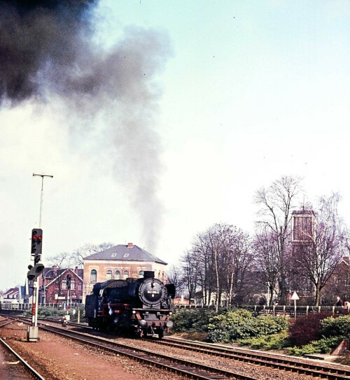 BR_051_Leer_Niedersachsen_Bahnhof_Dampflok_Sonderzug_aa_1977.jpg