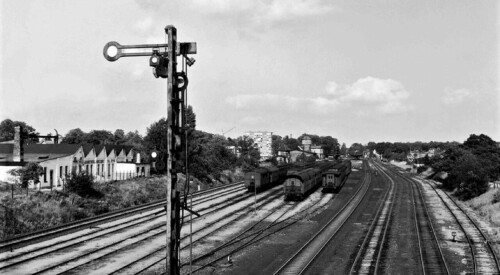 Ahrensburg_Bahnhof_Abstellgleise_Vorortzuge_1960_Naverkehr.jpg